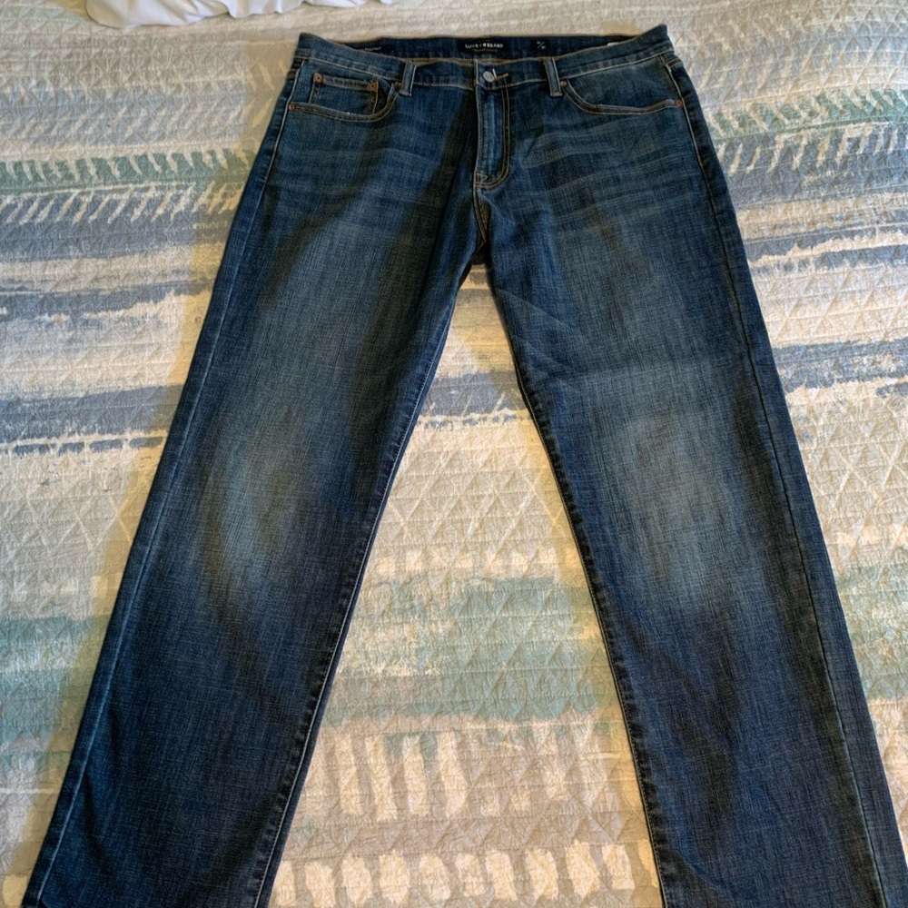 Men’s Lucky Brand size 38/30 221 Straights never worn.